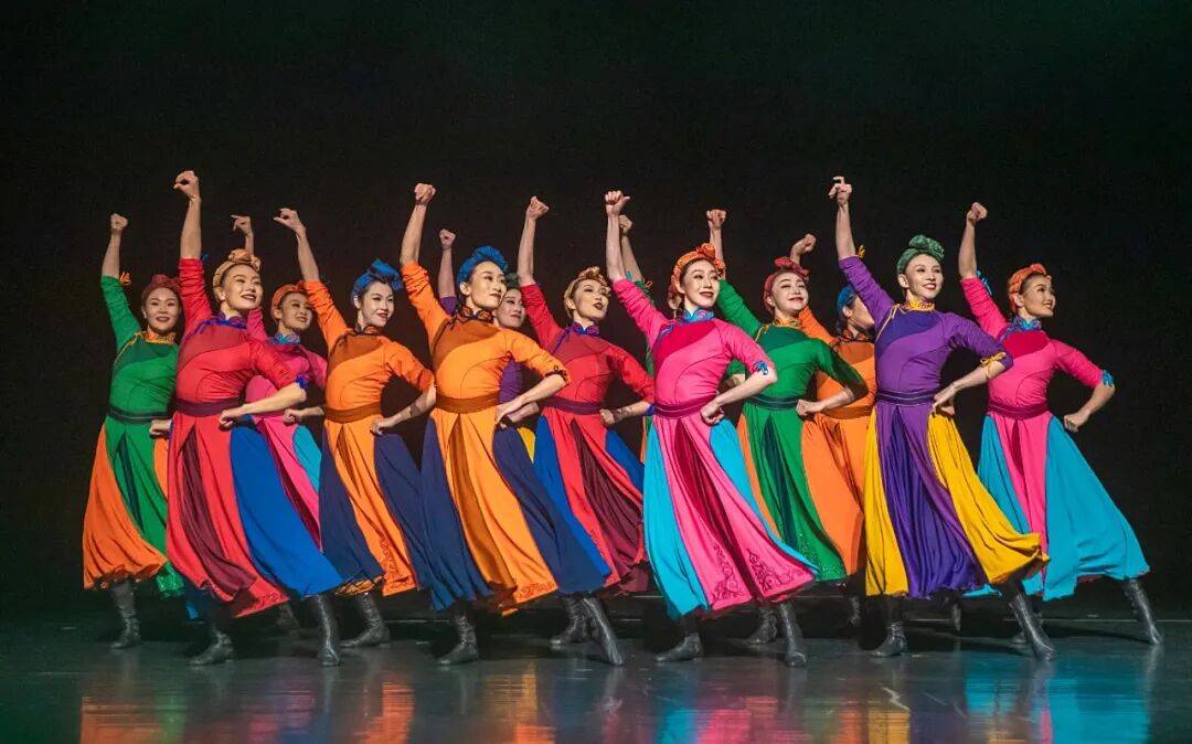 我區(qū)文藝創(chuàng)作領(lǐng)域喜訊頻傳，碩果累累展時(shí)代新貌